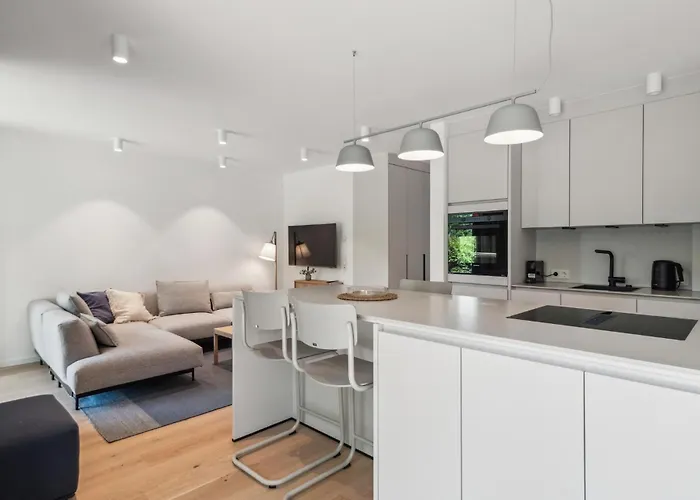 2 Bedroom Amazing In Tossens Apartman *